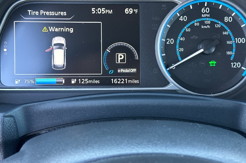 Used 2025 Nissan Leaf S FWD image 24