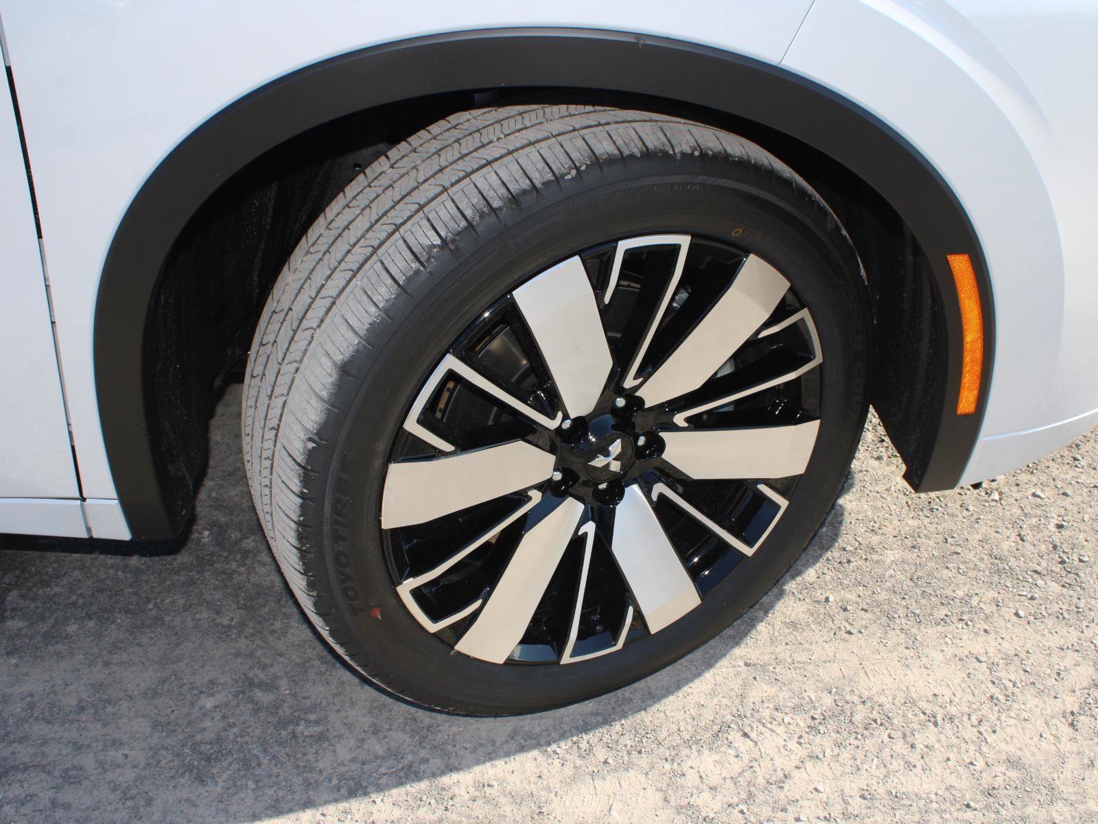 New 2025 Mitsubishi Outlander SEL image 11