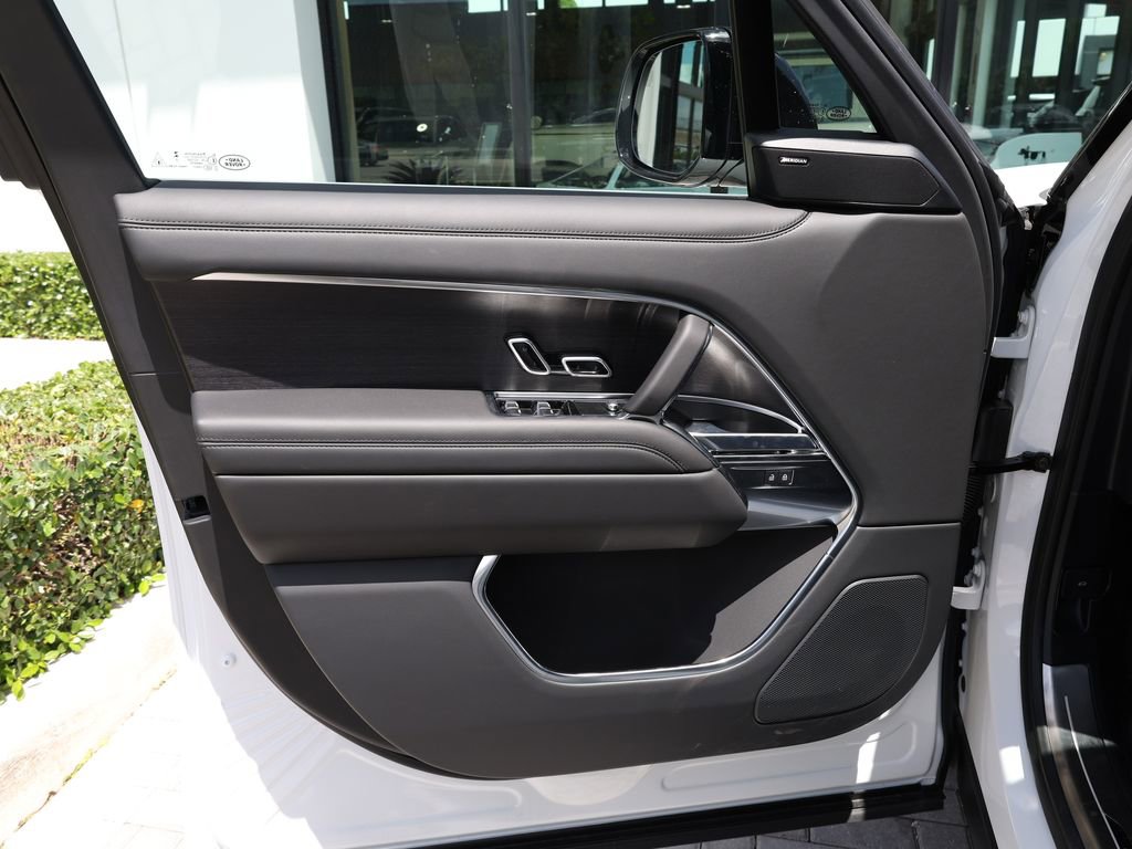 Used 2025 Land Rover Range Rover SE AWD/4WD image 14