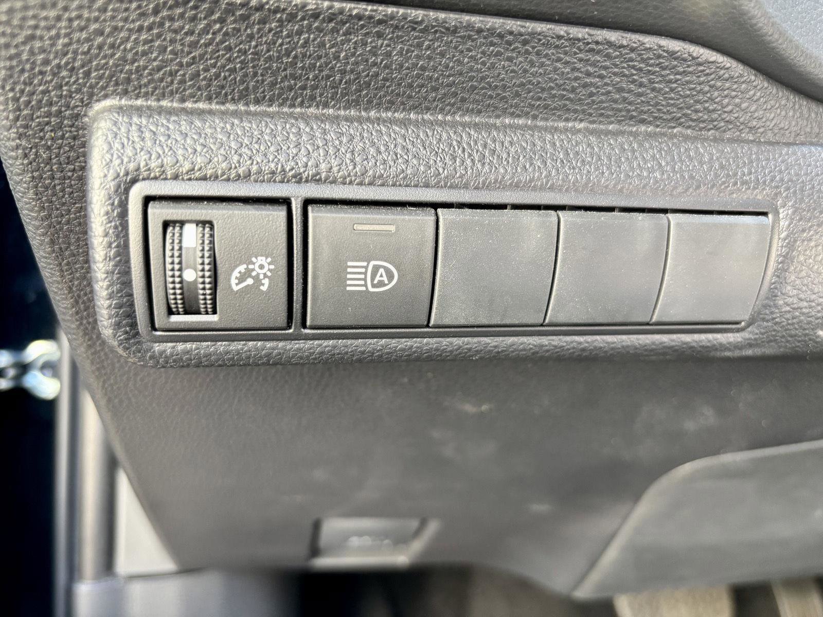 Used 2025 Toyota Corolla LE image 25