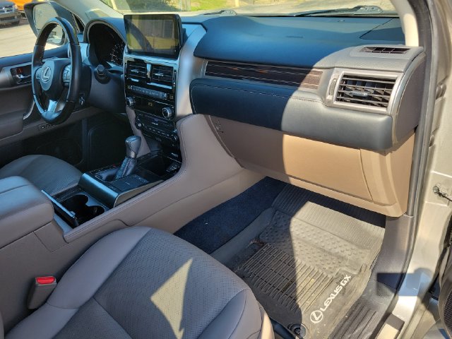 Used 2023 Lexus GX 460 Premium w/ Accessory Package AWD/4WD image 11