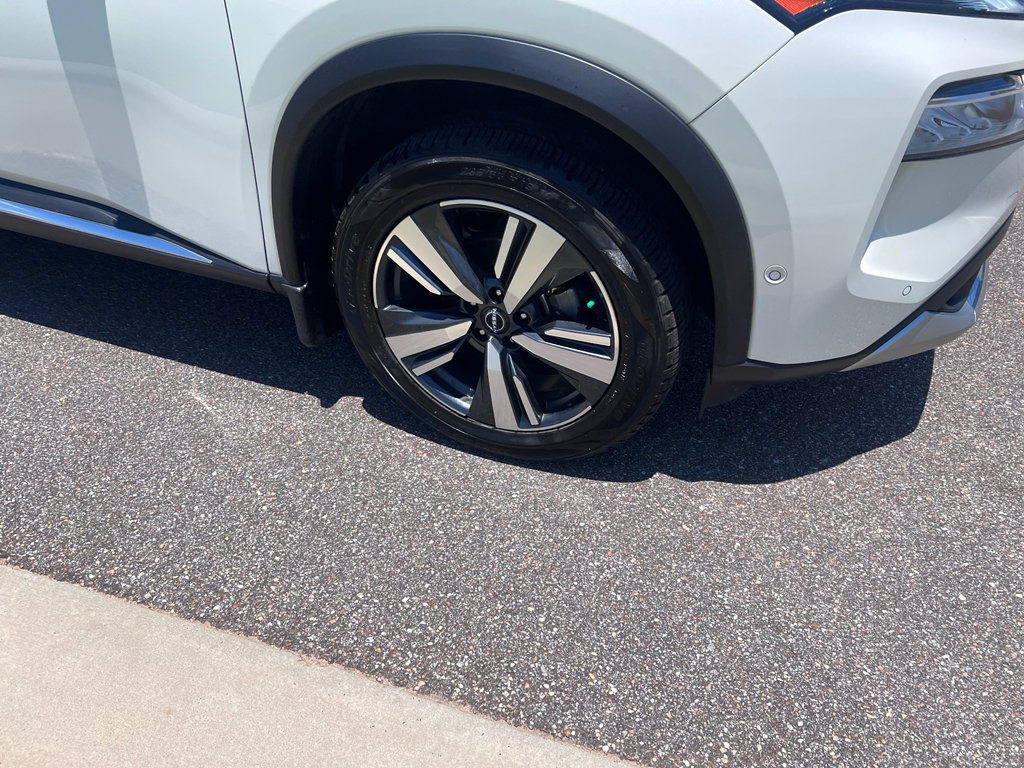 Used 2023 Nissan Rogue Platinum FWD image 2