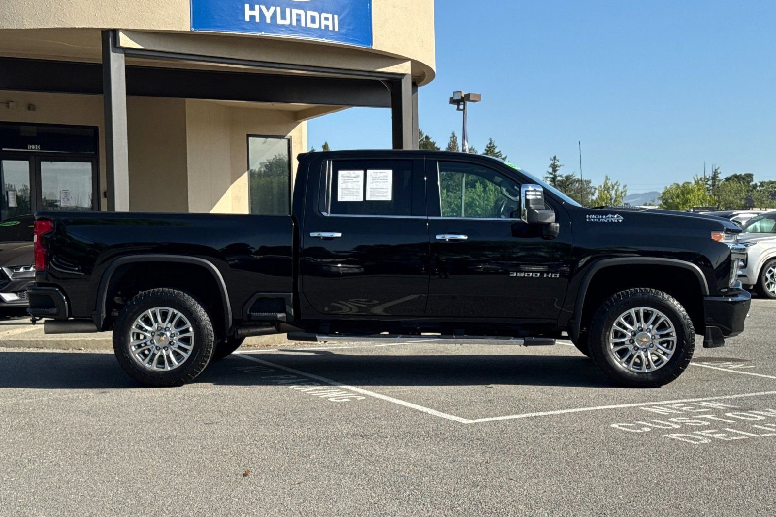 Used 2022 Chevrolet Silverado 3500 High Country w/ Safety Package II AWD/4WD image 3