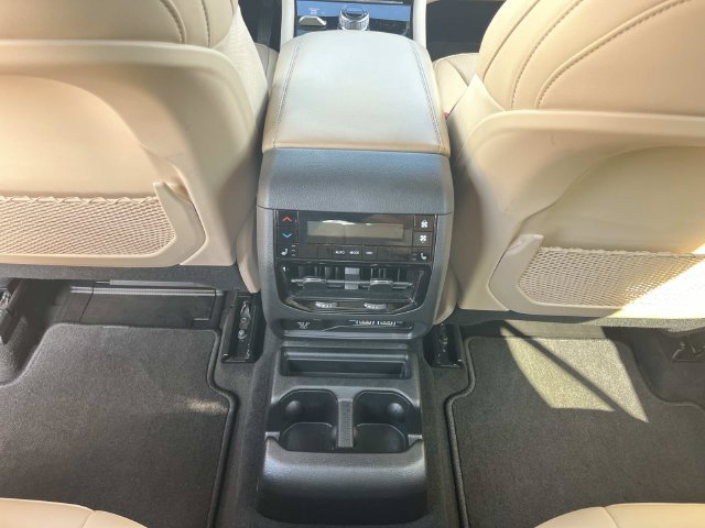 Certified 2025 Jeep Grand Cherokee L Limited w/ Luxury Tech Group II AWD/4WD image 18