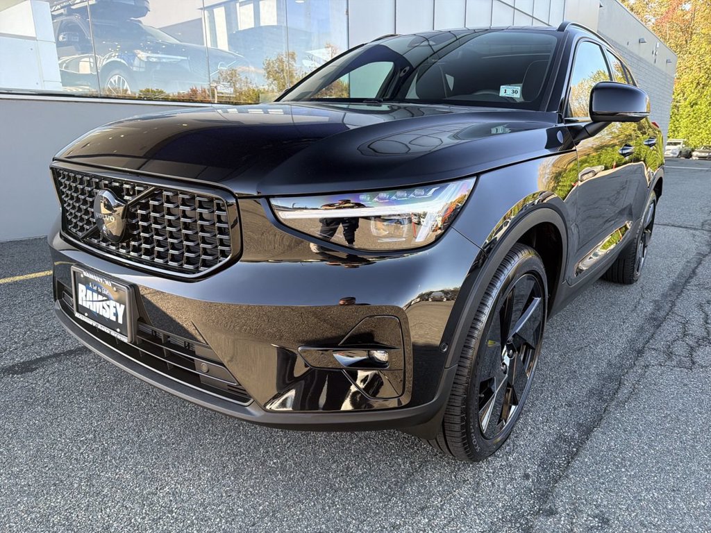 New 2026 Volvo XC40 B5 Ultra w/ Climate Package AWD/4WD image 4