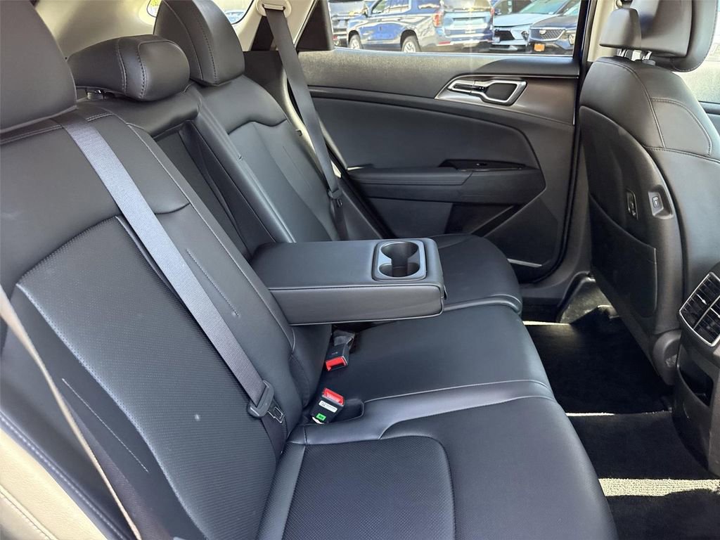 Used 2025 Kia Sportage EX image 24