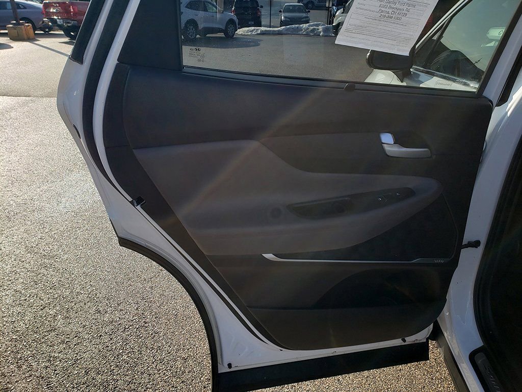 Used 2019 Hyundai Santa Fe AWD image 12