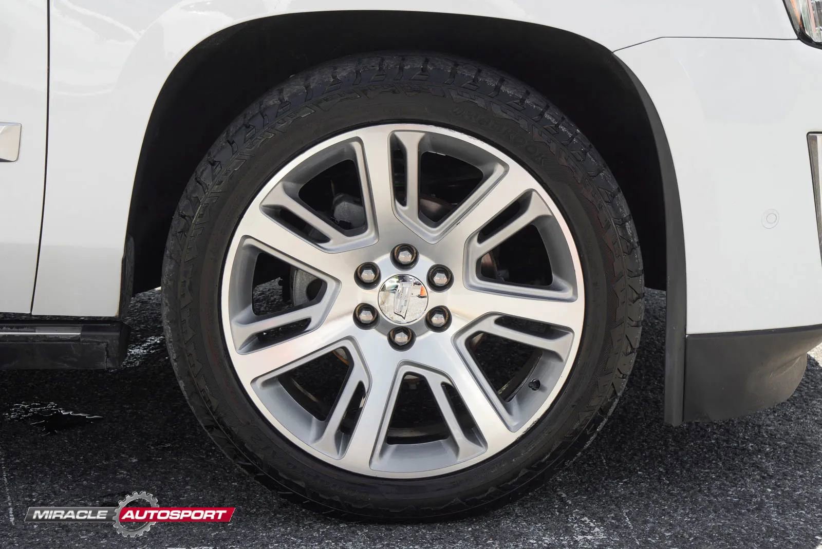 Used 2018 Cadillac Escalade ESV Premium Luxury AWD/4WD image 10