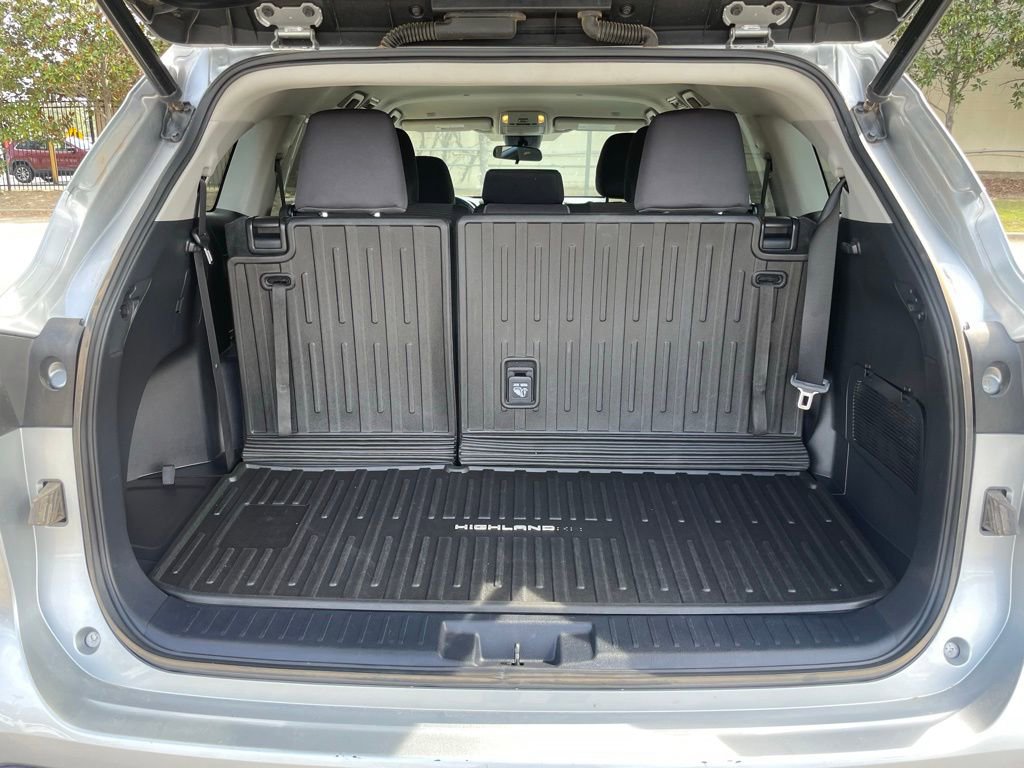 Used 2023 Toyota Highlander LE image 7