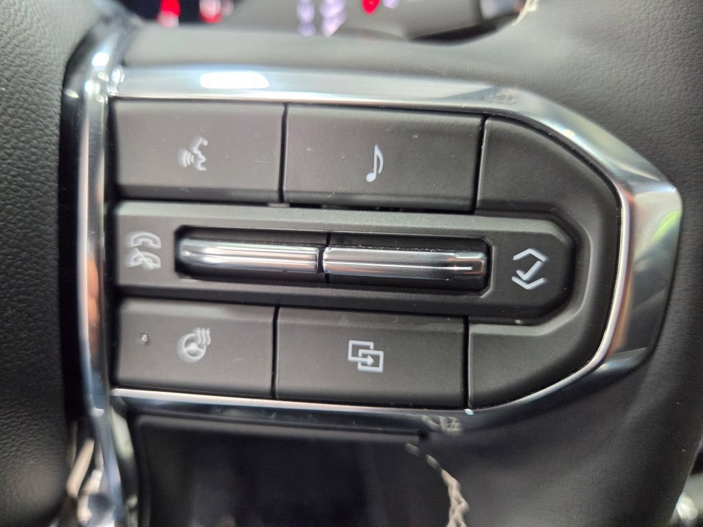 Used 2026 GMC Acadia Denali w/ LPO, Floor Liner Package AWD/4WD image 33