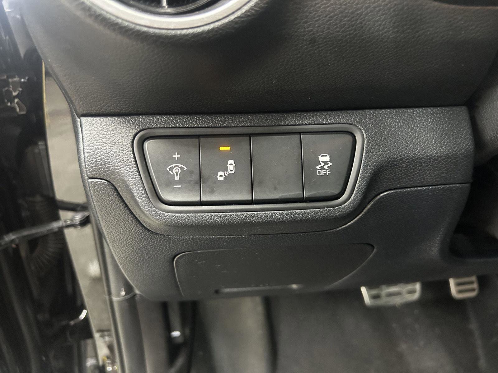 Used 2022 Kia Forte GT image 11