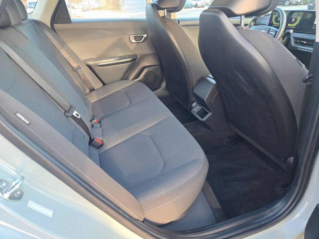 Used 2025 Kia K4 FWD image 12