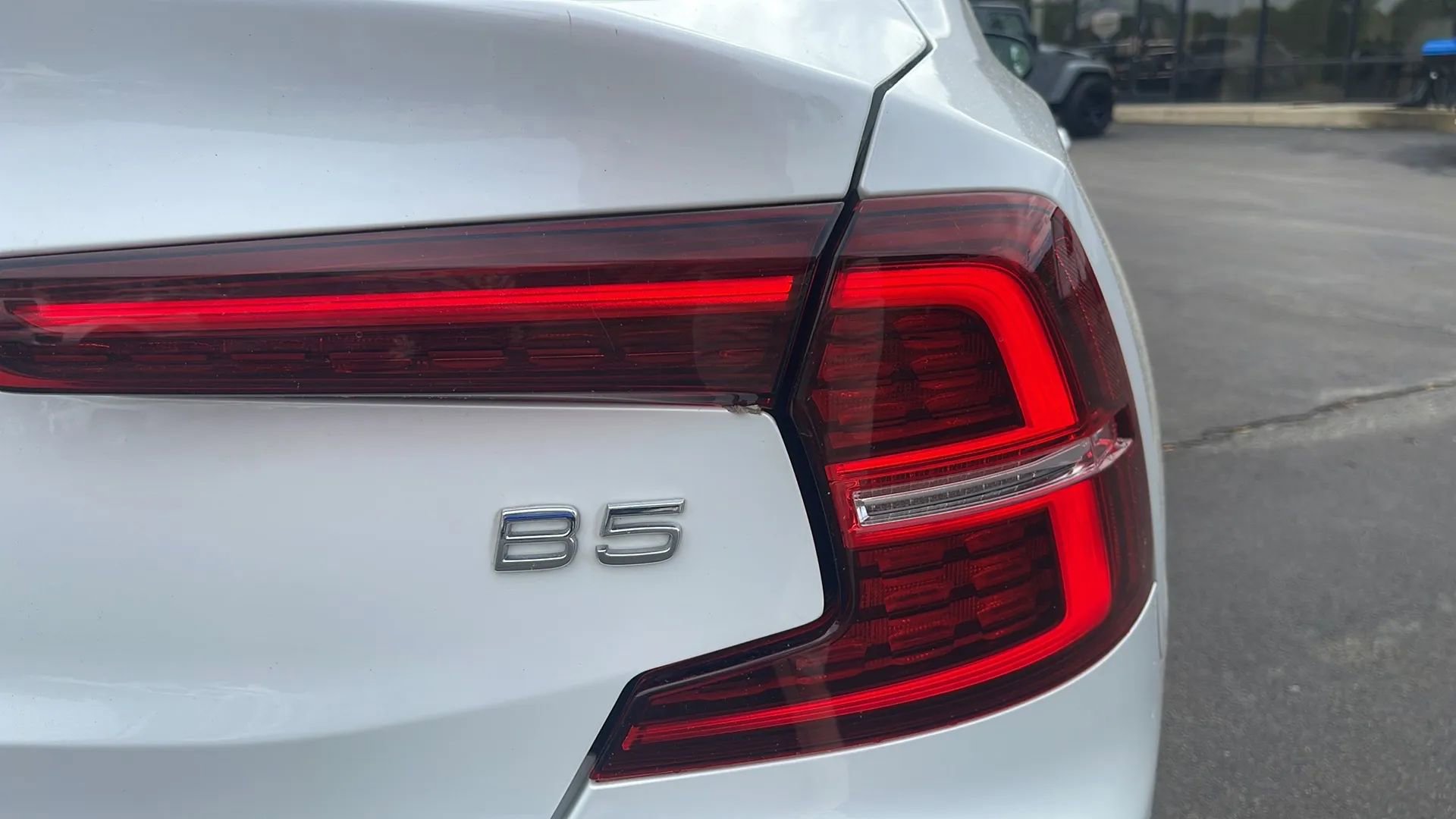 Used 2022 Volvo S60 B5 Momentum w/ Premium Package image 24