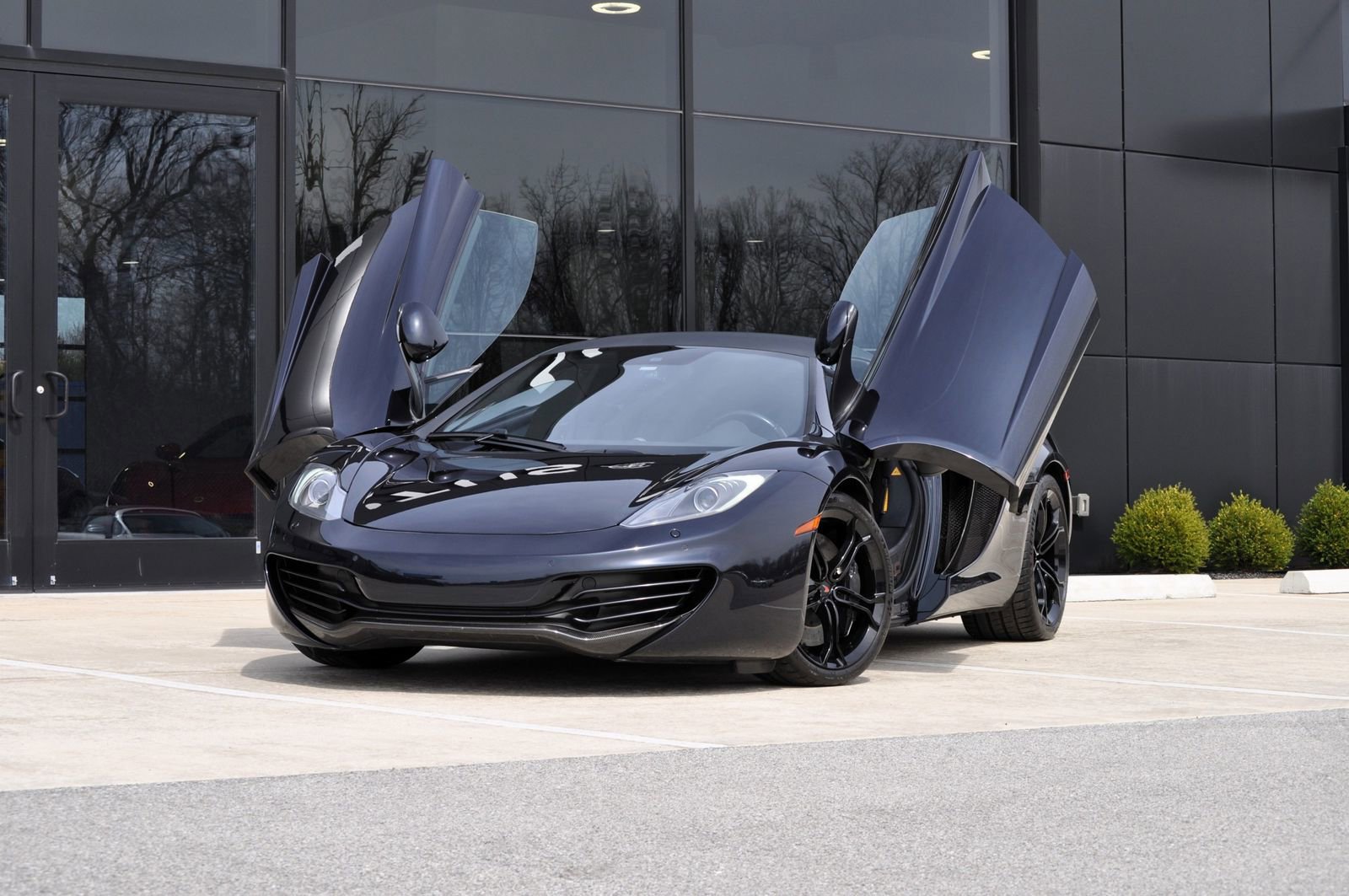 Used 2012 McLaren MP4-12C Coupe image 1