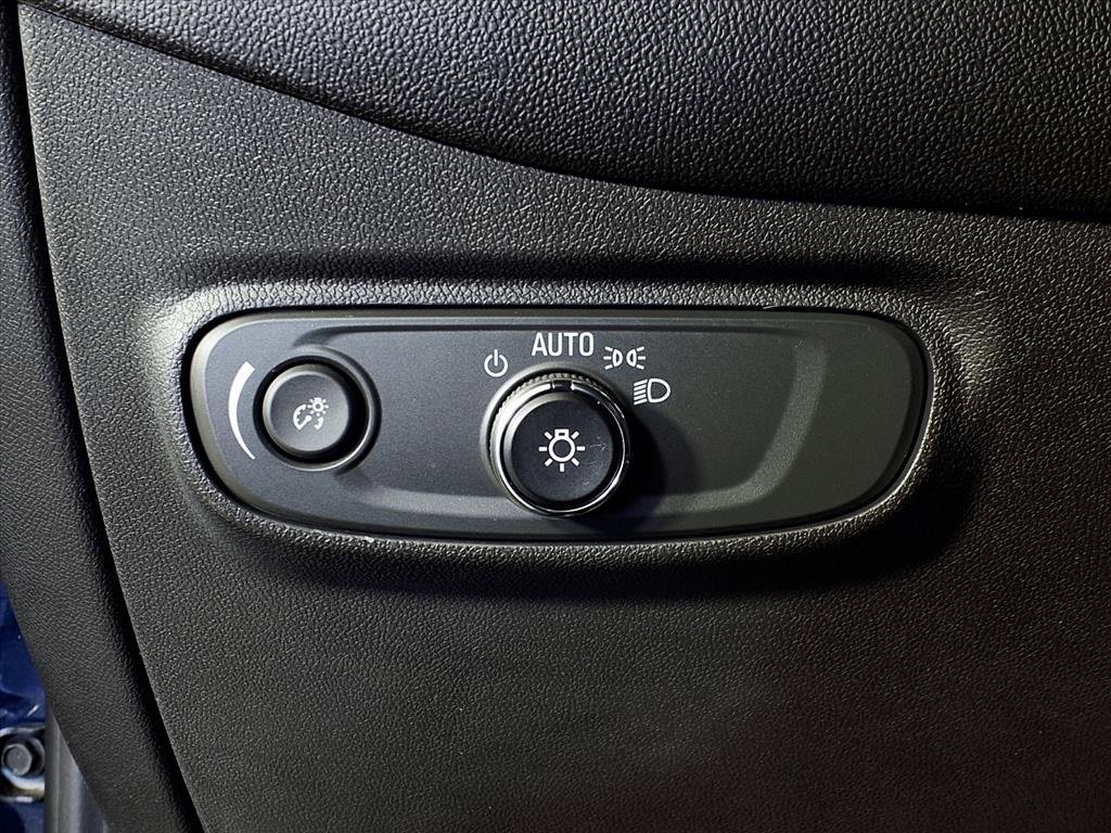 Used 2022 Chevrolet Equinox LS w/ LS Convenience Package image 24