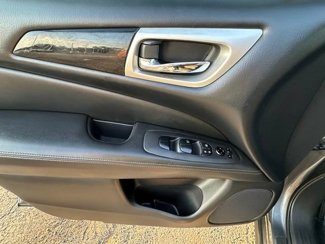Used 2019 Nissan Pathfinder S AWD/4WD image 16