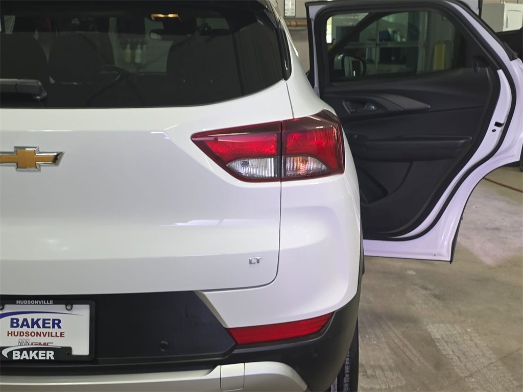 Certified 2025 Chevrolet TrailBlazer LT w/ Driver Confidence Package image 32