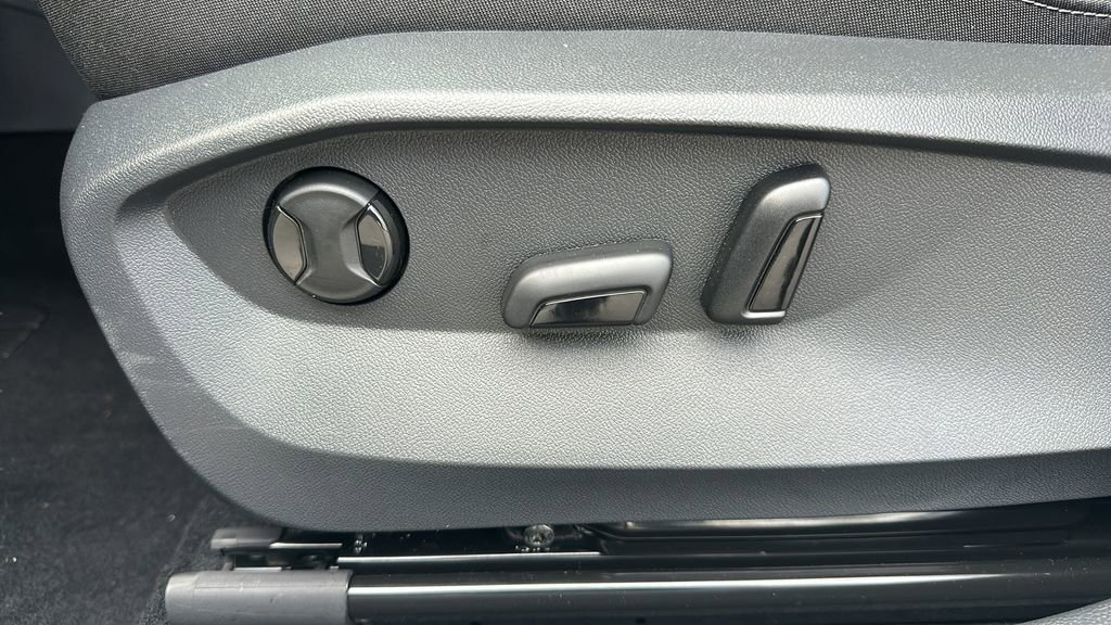 New 2026 Volkswagen Taos SE image 18