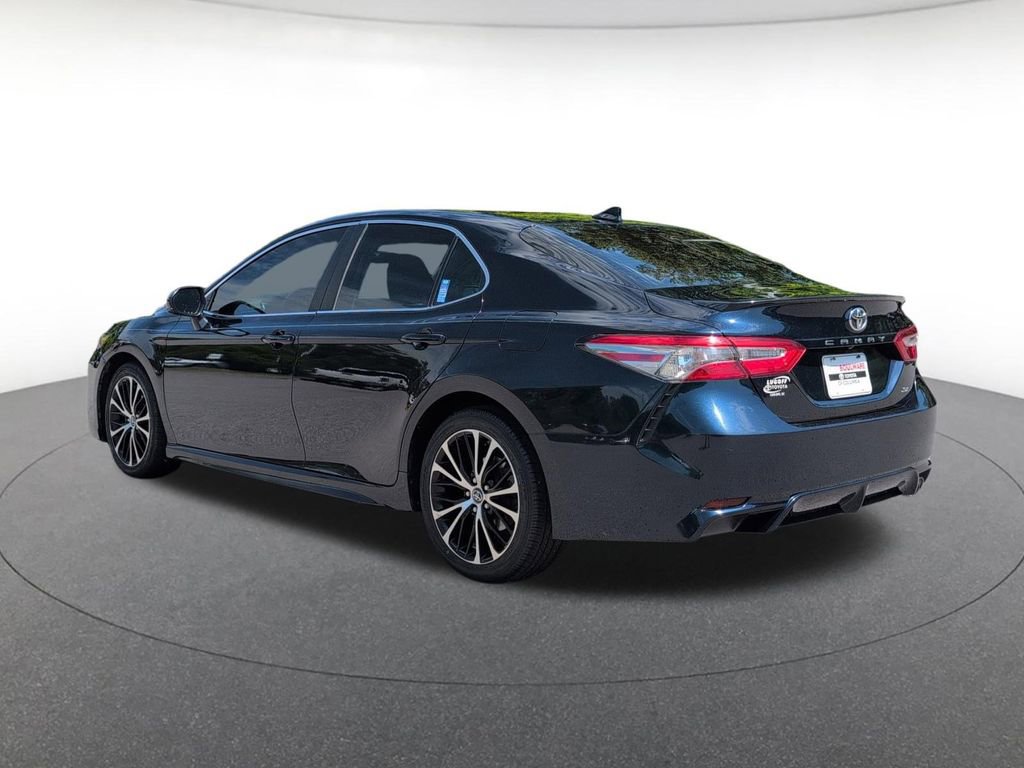 Used 2019 Toyota Camry SE FWD image 3