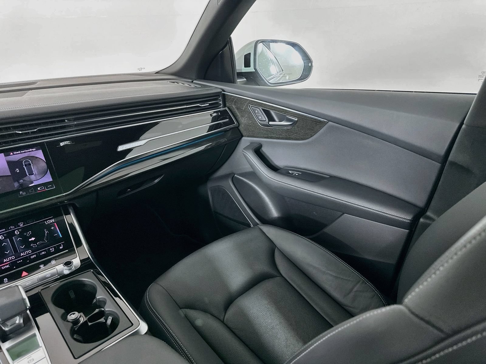 Used 2023 Audi Q8 Prestige w/ Prestige Package AWD/4WD image 23