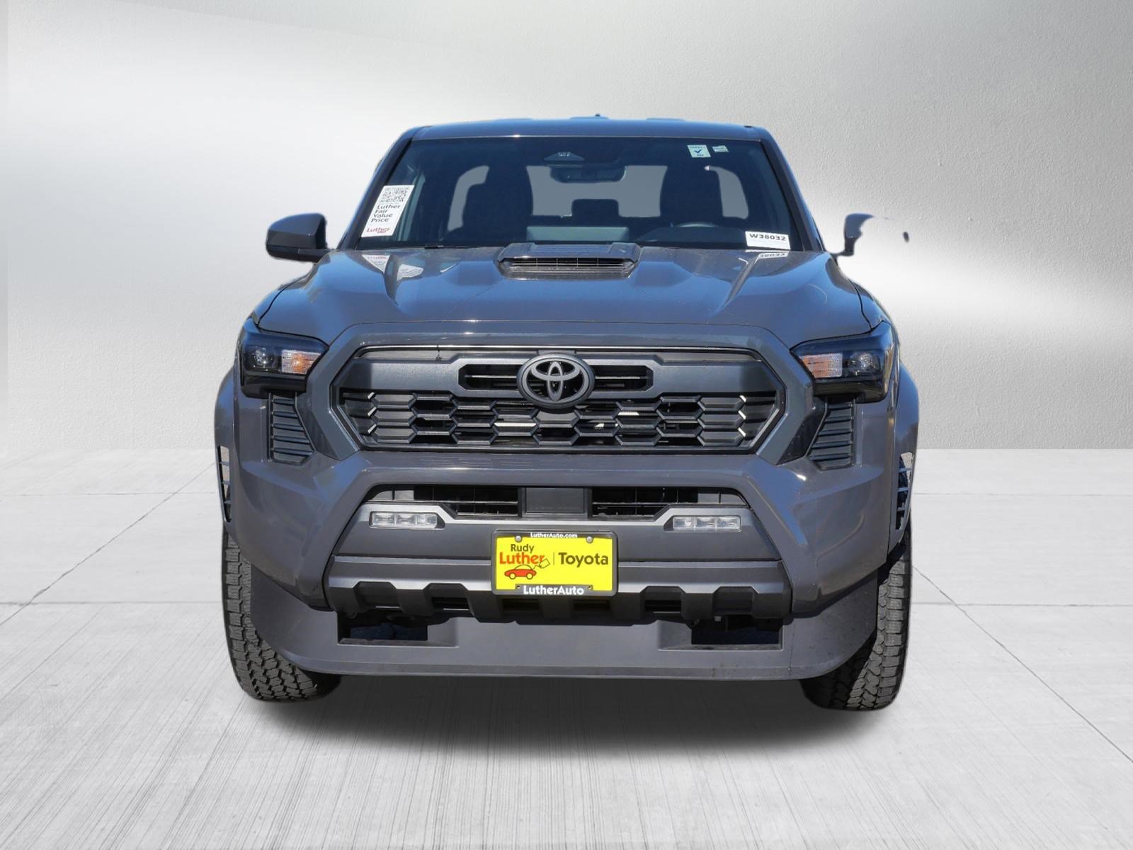 Used 2025 Toyota Tacoma TRD Sport AWD/4WD image 2