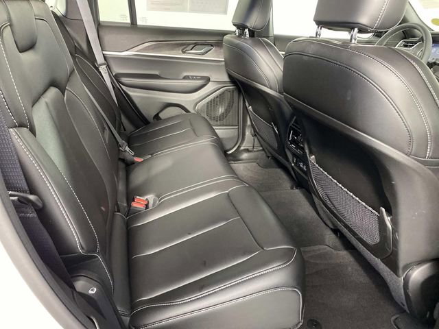 Used 2025 Jeep Grand Cherokee Limited AWD/4WD image 12