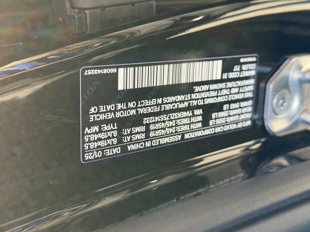 Certified 2025 Volvo EX30 Ultra image 36