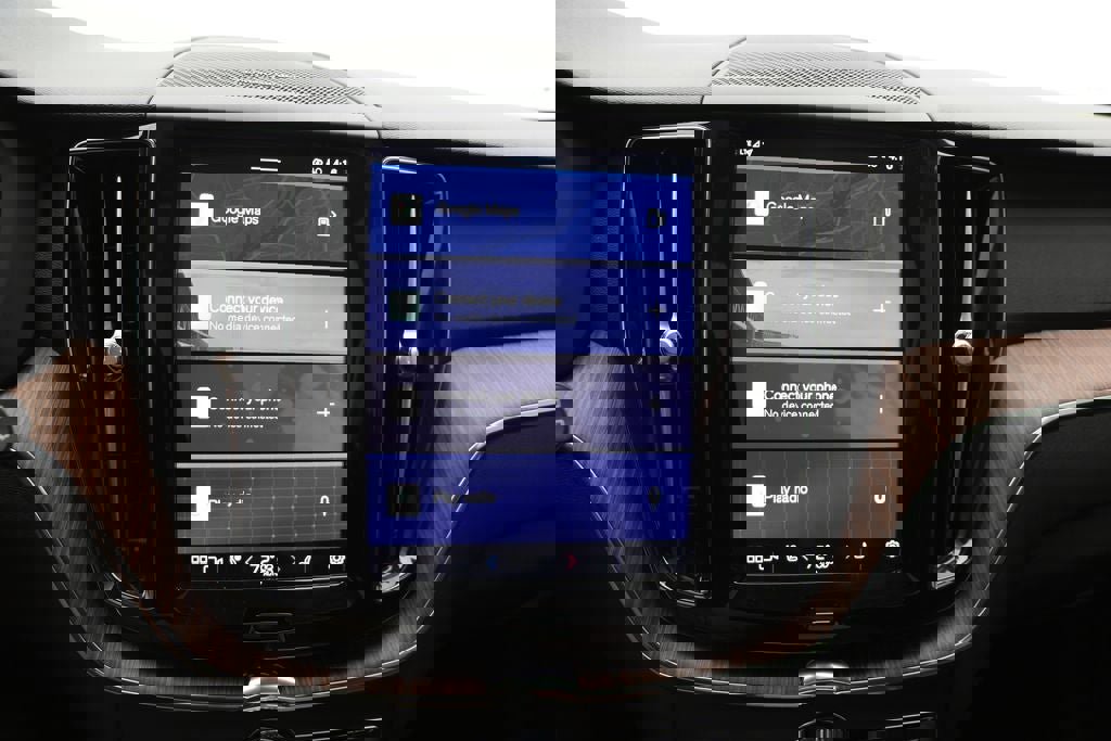 Used 2024 Volvo XC60 B5 Plus w/ Protection Package Premier image 21