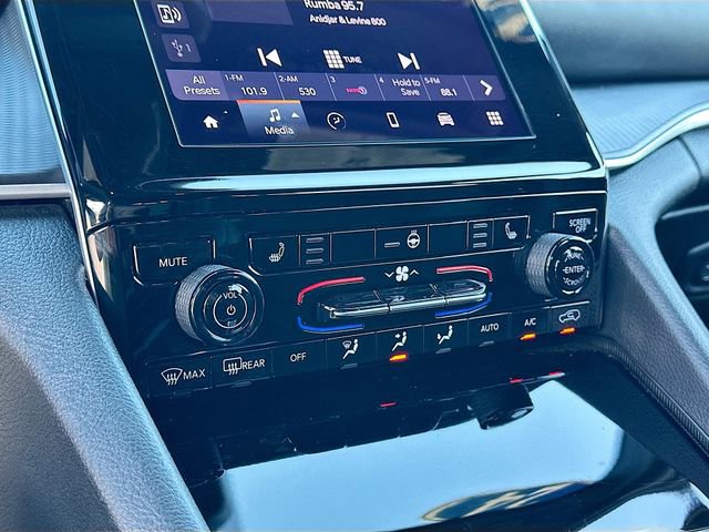 Used 2024 Jeep Grand Cherokee L Altitude image 15