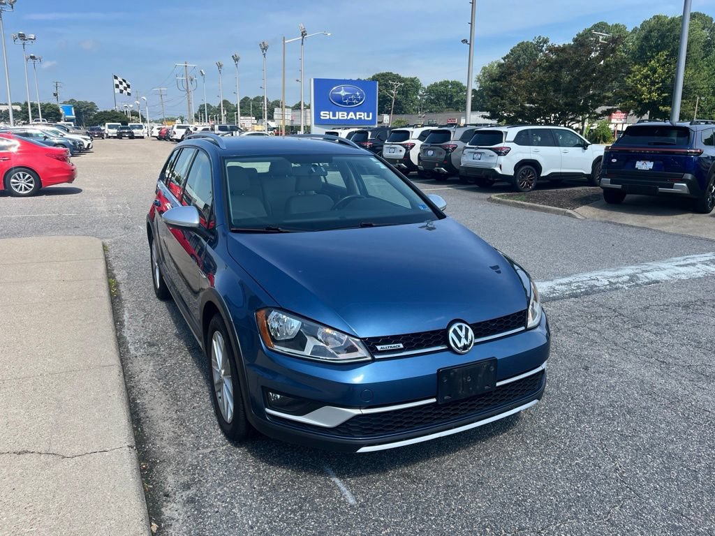 Used 2017 Volkswagen Golf Alltrack AWD/4WD image 2