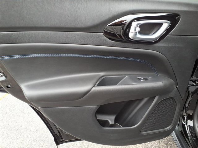 New 2026 Jeep Compass Latitude image 10