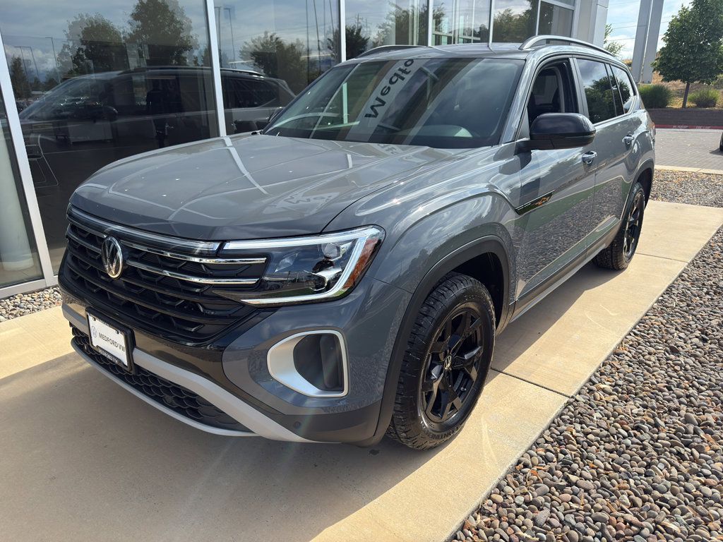 New 2025 Volkswagen Atlas Peak Edition SE