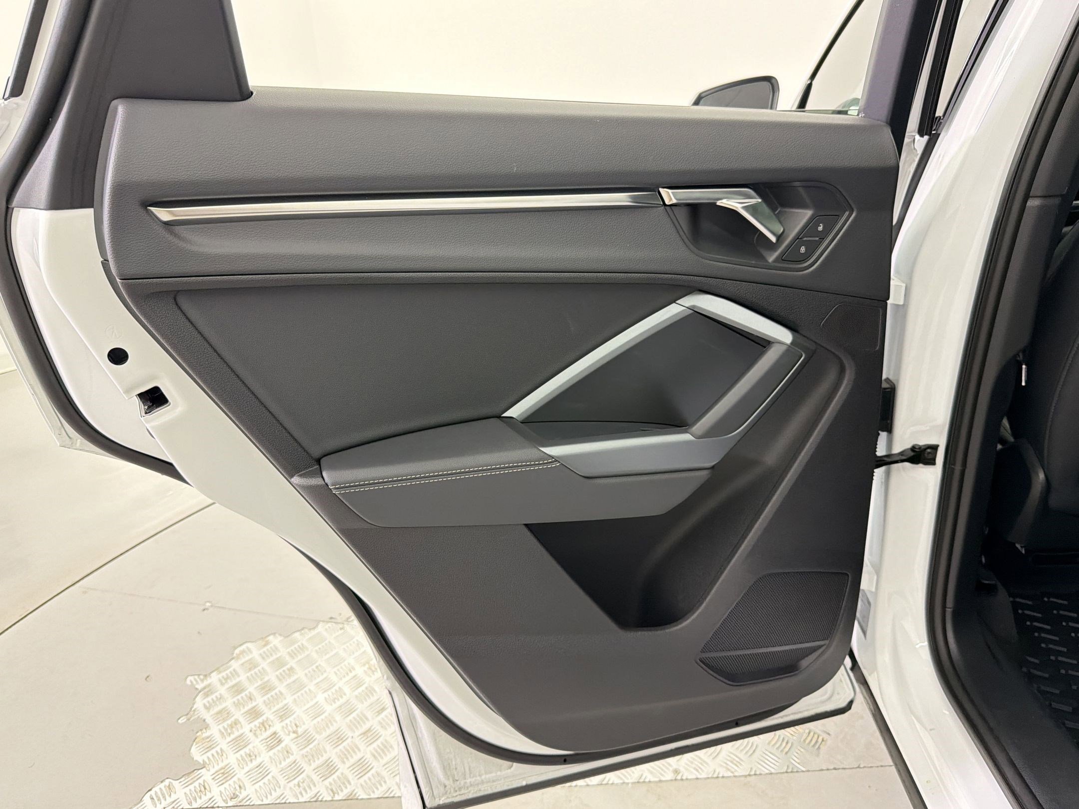 Certified 2025 Audi Q3 2.0T Premium w/ Convenience Package AWD/4WD image 28