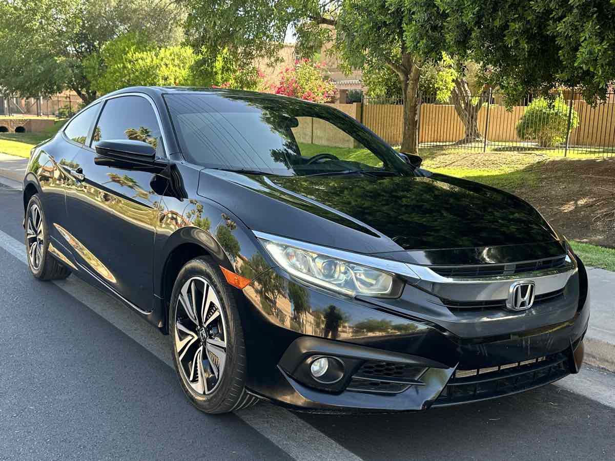 Used 2018 Honda Civic EX-T image 2