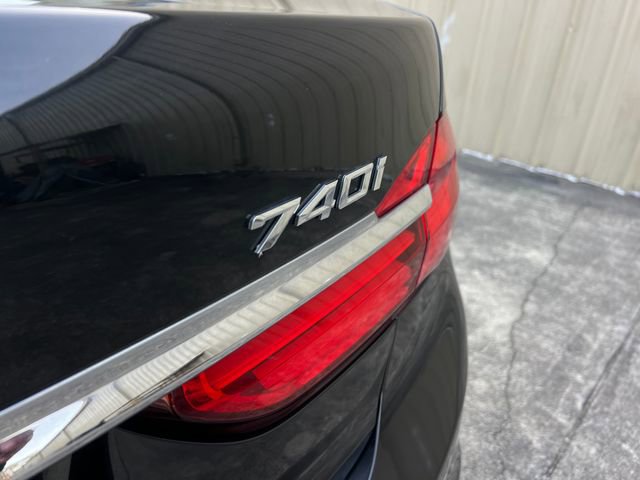 Used 2019 BMW 740i w/ Executive Package image 39