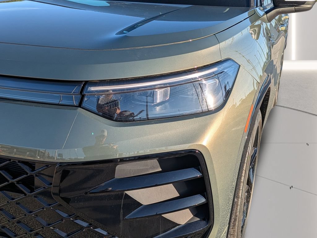 New 2026 Volkswagen Tiguan SE R-Line FWD image 7
