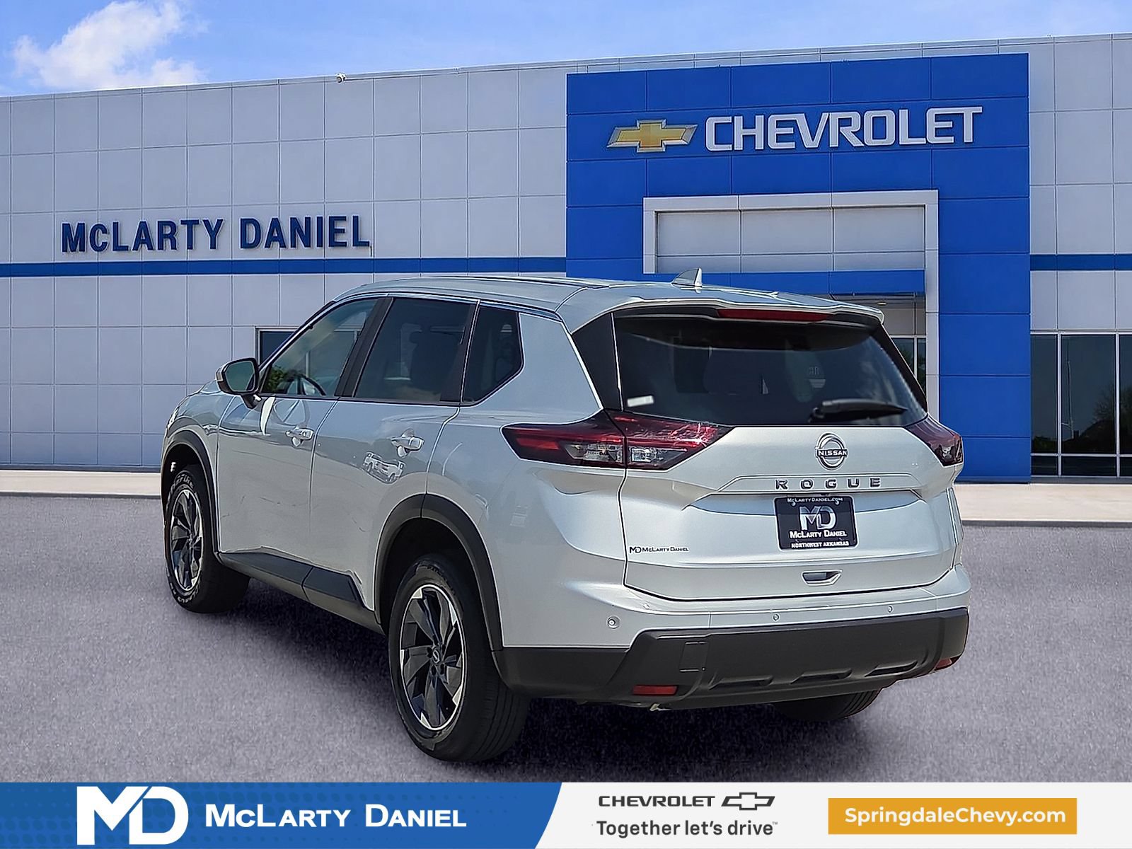 Used 2025 Nissan Rogue SV FWD image 4