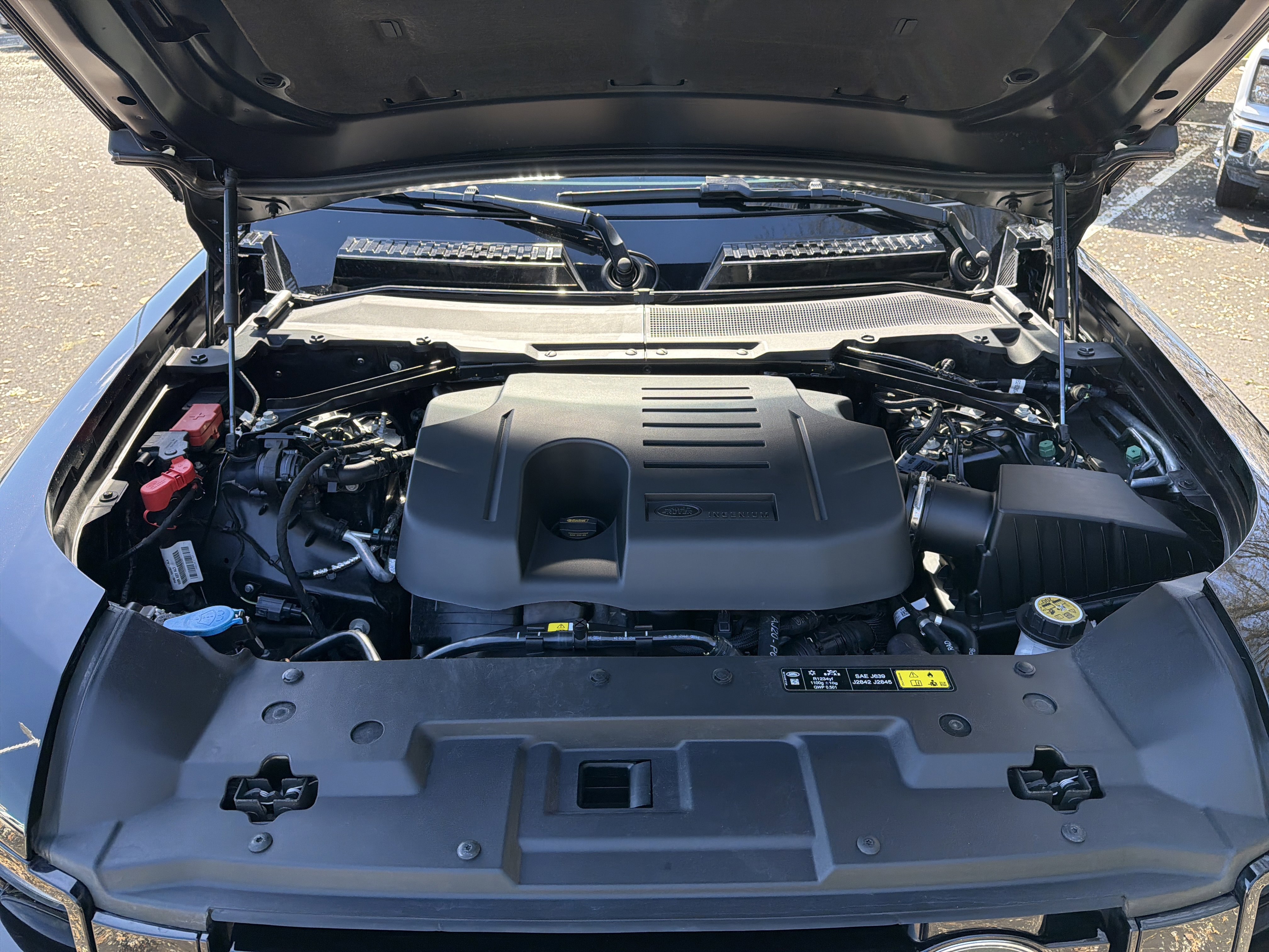 Used 2025 Land Rover Defender 130 X-Dynamic SE image 35