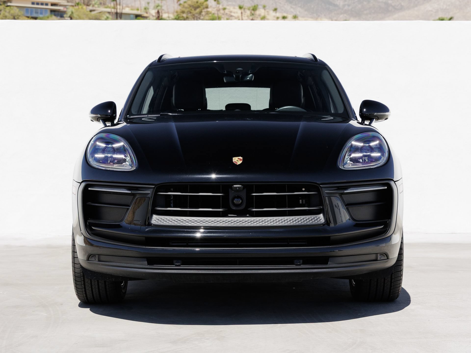 Certified 2025 Porsche Macan AWD/4WD image 10