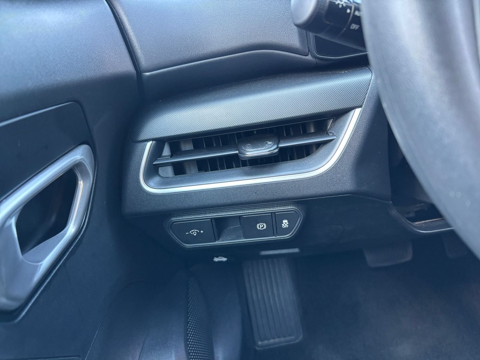 Used 2026 Kia K4 FWD image 32