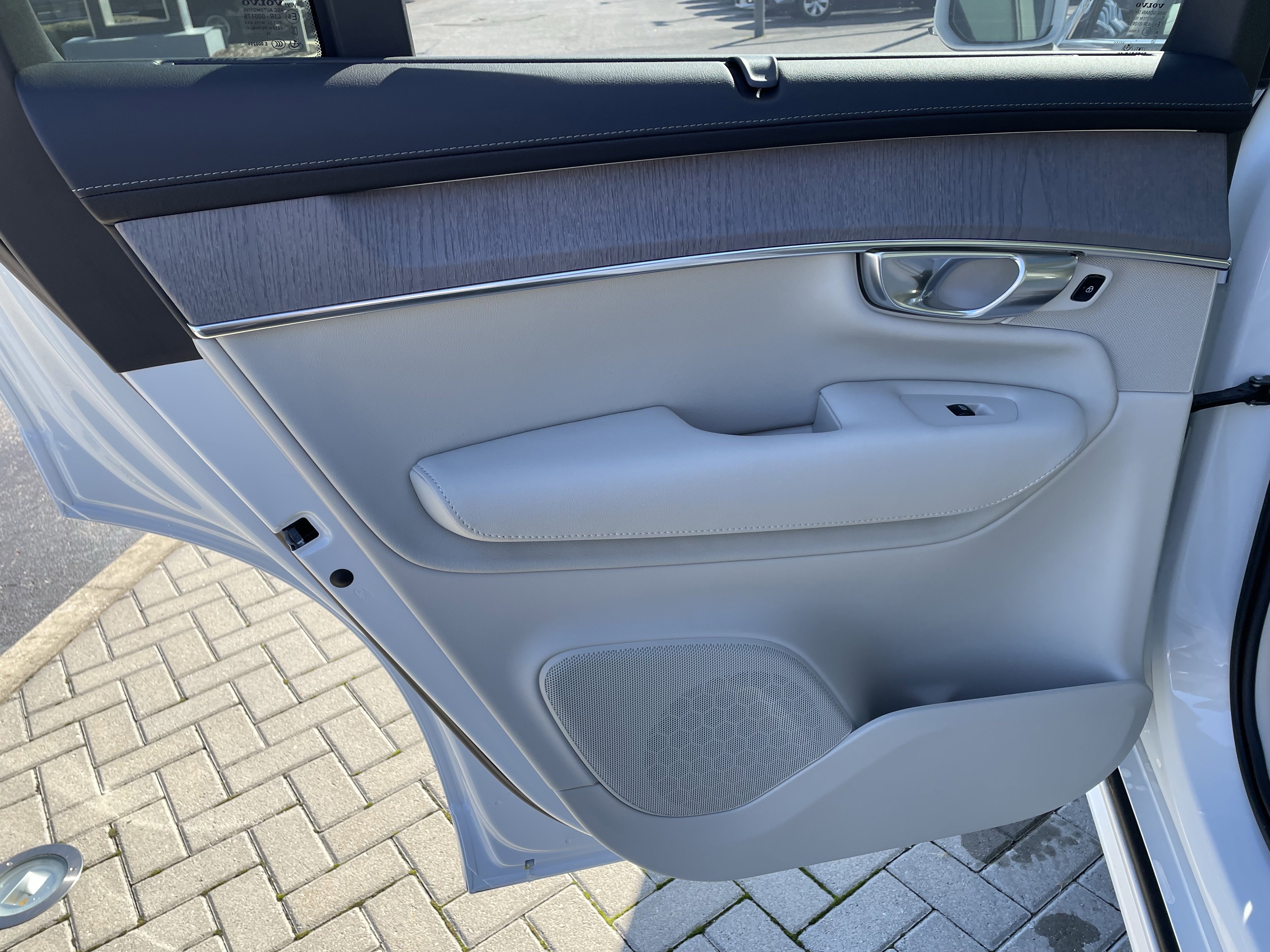 New 2026 Volvo XC90 B6 Ultra w/ Lounge Package image 11