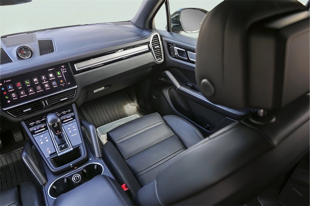 Used 2022 Porsche Cayenne Platinum Edition image 31