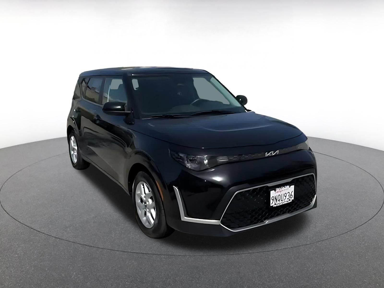 Used 2025 Kia Soul LX w/ LX Technology Package FWD image 3