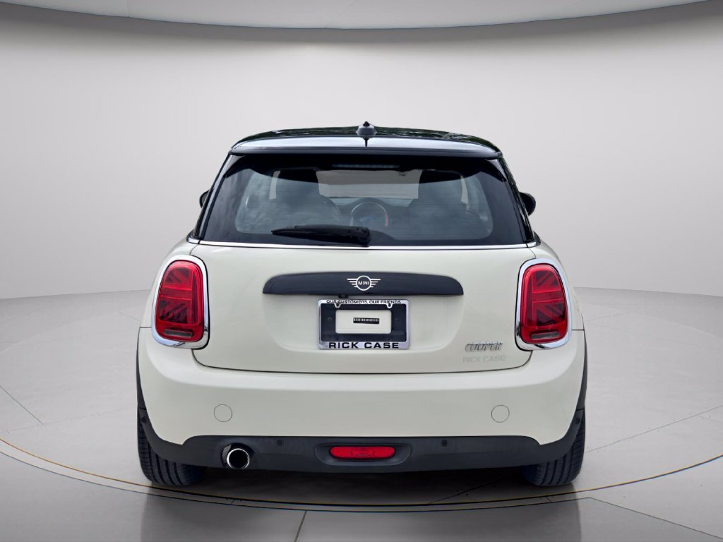 Used 2019 MINI Cooper 2-Door Hardtop FWD image 5