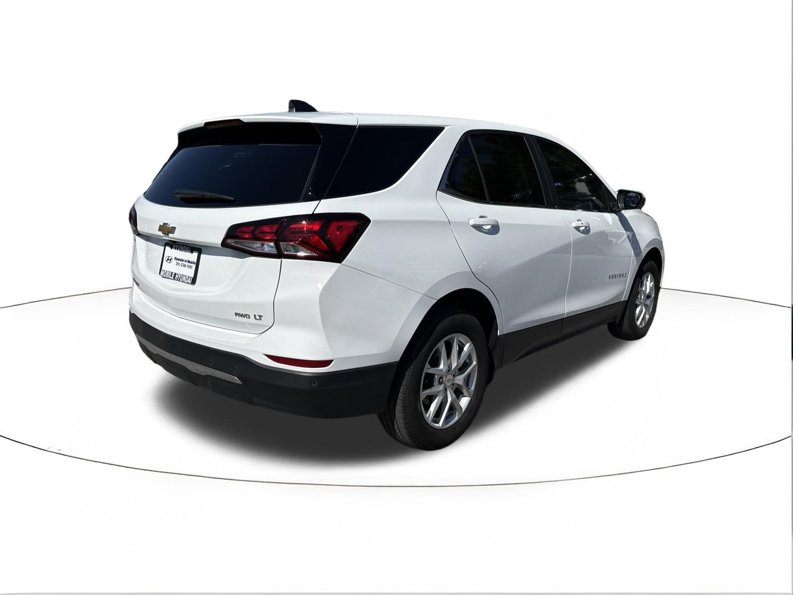 Used 2024 Chevrolet Equinox LT AWD/4WD image 3