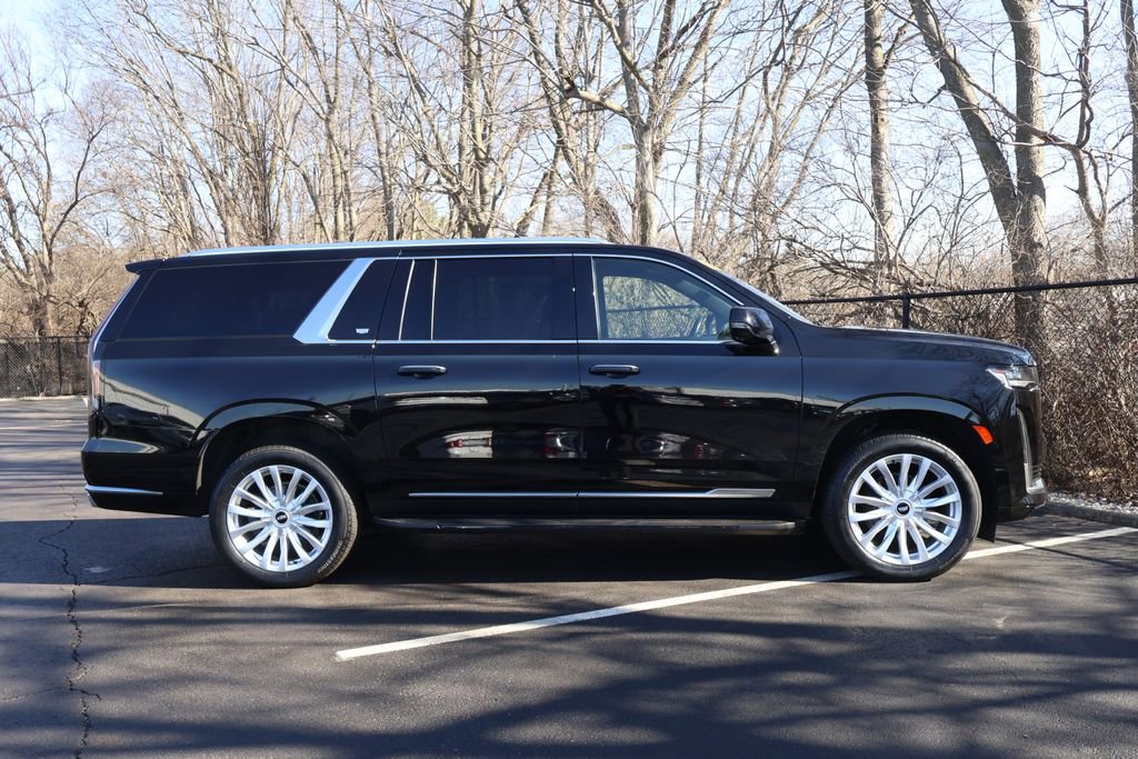 Used 2024 Cadillac Escalade ESV Luxury image 9