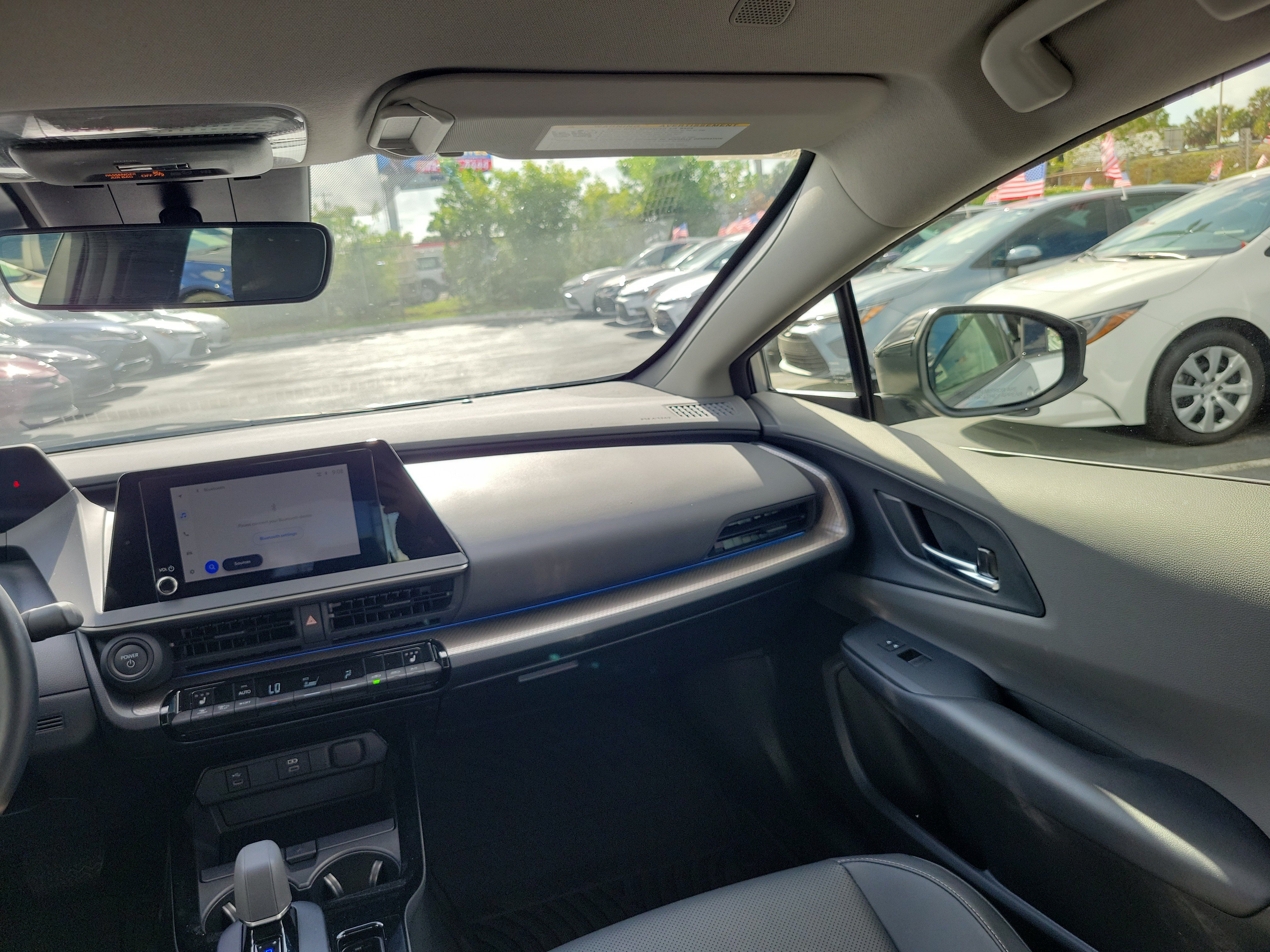 Used 2025 Toyota Prius XLE FWD image 17