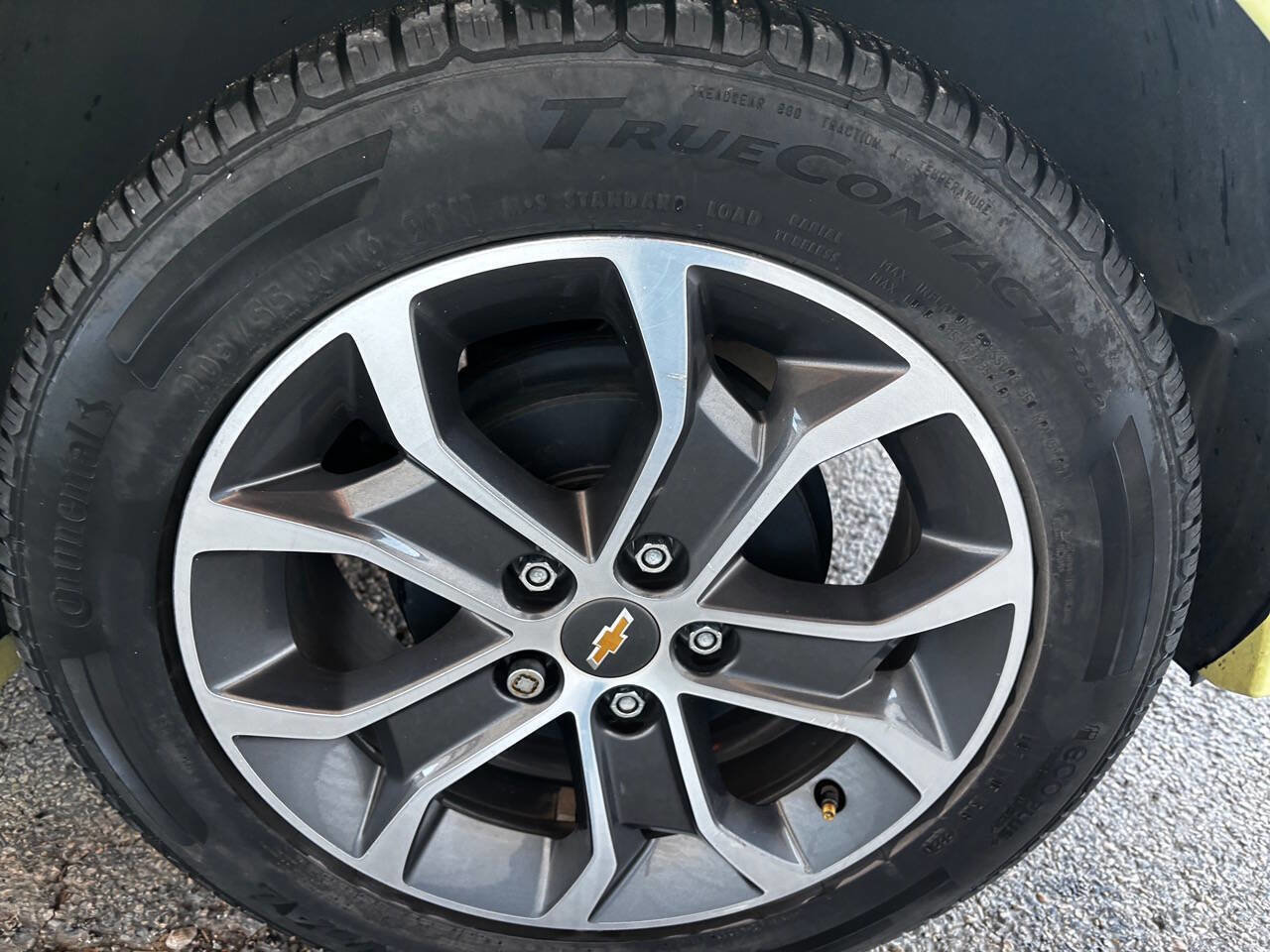 Used 2017 Chevrolet Sonic LT w/ Convenience Package image 11