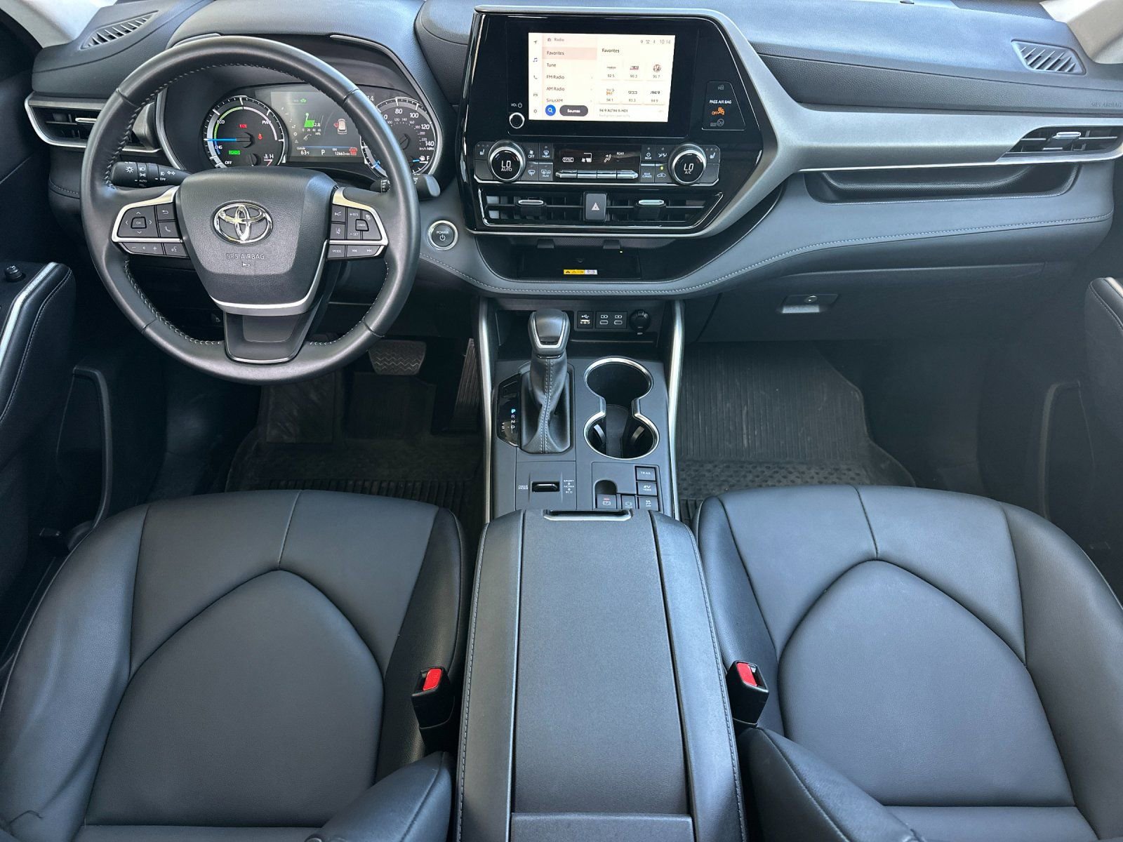 Used 2025 Toyota Highlander XLE AWD/4WD image 12