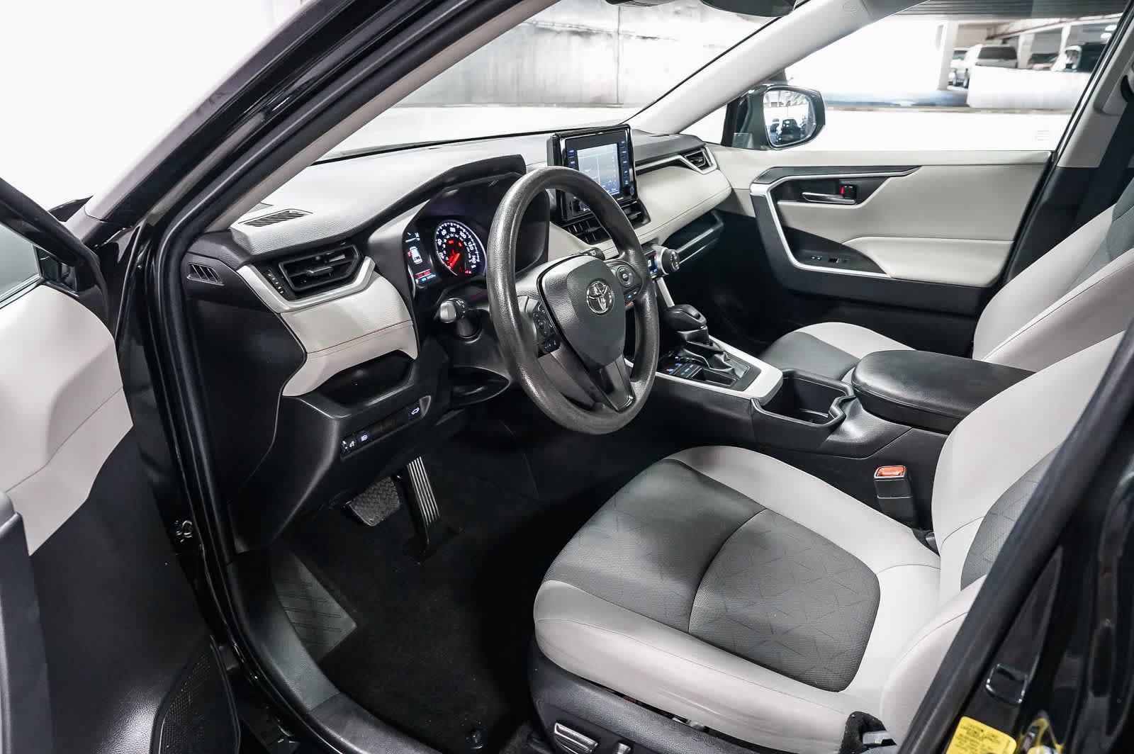 Certified 2022 Toyota RAV4 XLE w/ Convenience Package FWD image 19